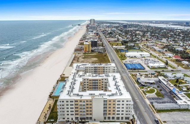 Oceanfront Oasis Daytona Beach 3BR/2BA - Road View #345