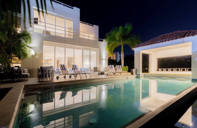 Oceanfront Paradise: Villa with Full Staff