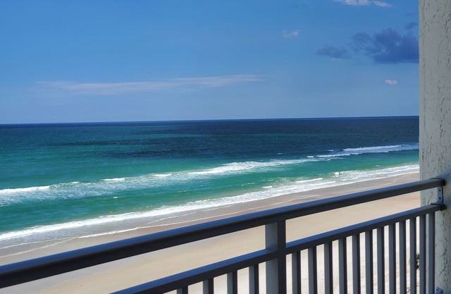 🏖️👣OCEANFRONT PARADISE- 7th Floor balcony views! 🩴👙