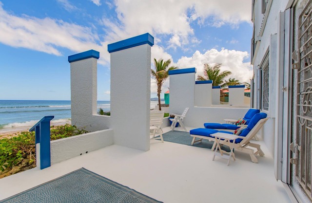 Oceanfront Paradise: 2-bedroom Condo with AC in Charming St Croix