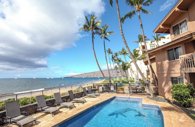 OCEANFRONT RESORT- 2x2 Spring Pricing! Kihei Sands Beachfront Condo B14