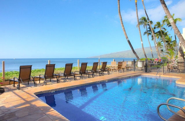 OCEANFRONT RESORT- Kihei Sands Beachfront Condo-B10