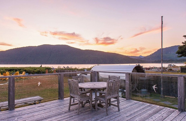 Oceanfront Retreat. Breathtaking Views, Barrel Sauna & Family-Friendly Comfort.