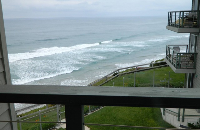 Oceanfront Retreat In Heart Of Encinitas!