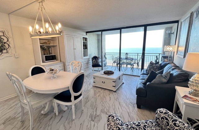 Oceanfront Serenity: Upgraded 1-BR Condo, Impeccably Clean, 5-Star Luxury!