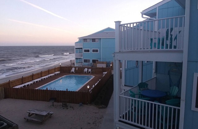 OCEANFRONT- TOP FLOOR- Sleeps 6