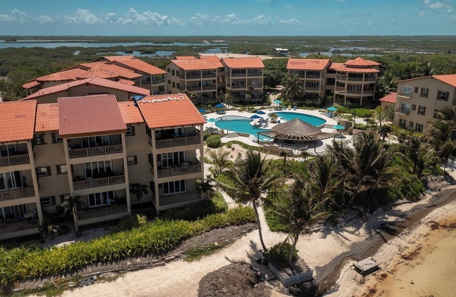 Oceanfront Tranquility: 3rd Floor Condo w/Stunning Reef Views, Resort Pools