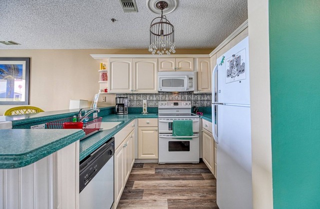 Oceanfront North Topsail - Pools - Hot Tubs - Onsite Restaurant