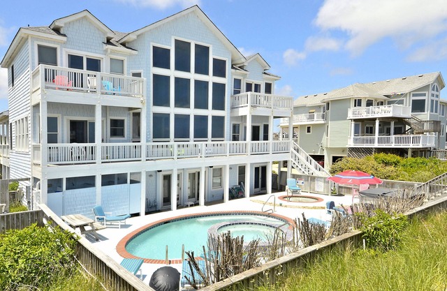 Oceanfront Vacation Fun w/Pool, Kiddie Pool, Hot Tub, Pool Table.