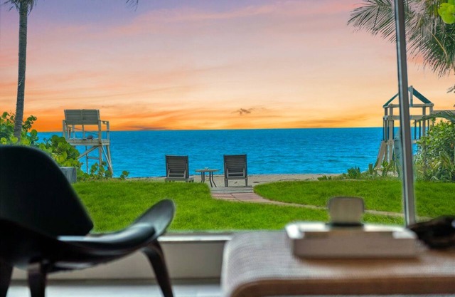 Oceanfront Villa With Privet Beach Access !