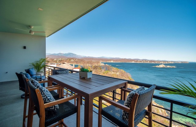 Oceanfront with private rooftop terrace & amenities