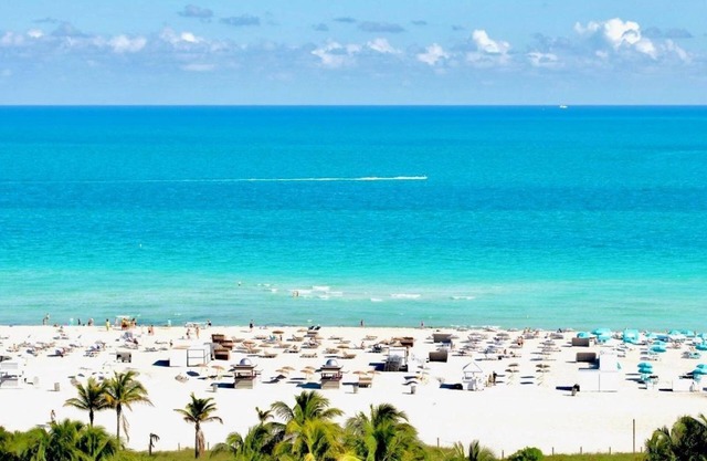 Oceanside 2 bedroom Escape with Pool, Steps from the Beach -