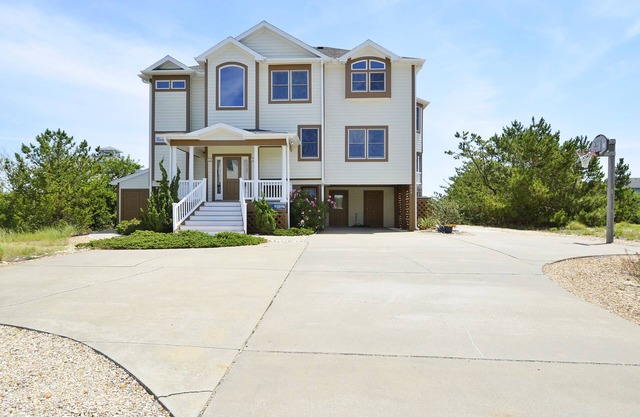 Oceanside- 800 feet to beach access, Large (17x35) private pool and Hot tub, gameroom