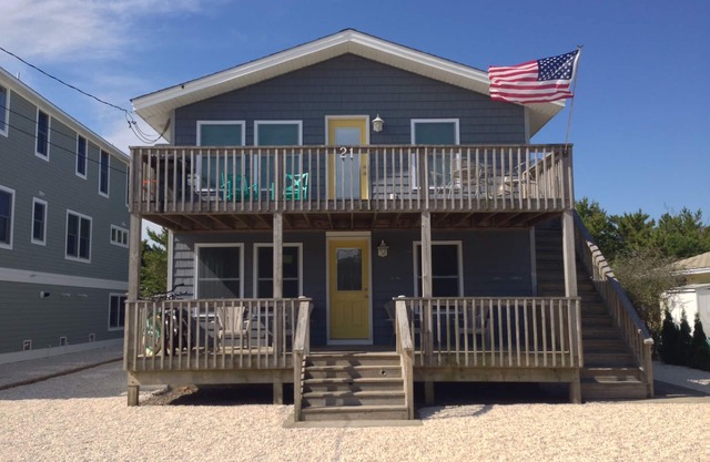 Oceanside Barnegat Light Beach House 3Br/1Ba. Walk to Beach. Downstairsn