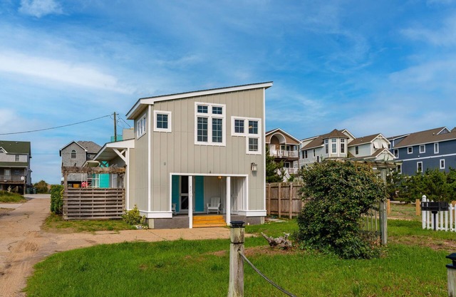 Oceanside Cottage Steps from the Beach! The Gray Sandcastle!