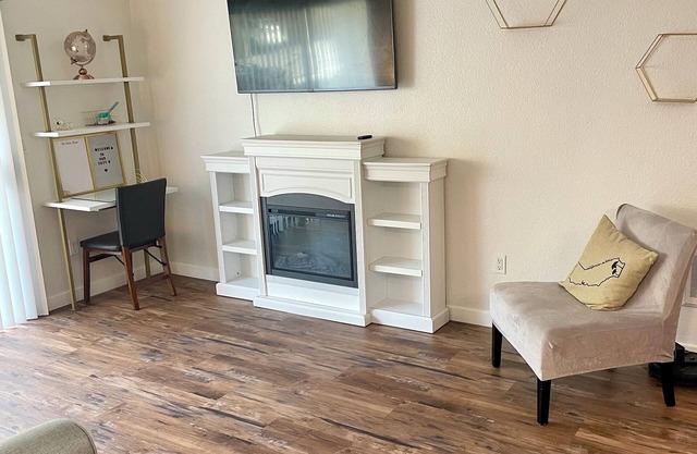 Oceanside Cozy B - Chic 1-bedroom condo w/WiFi, by beach in fabulous Oceanside