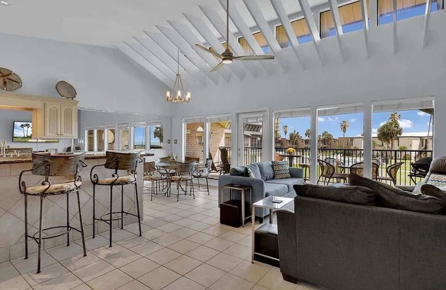 Oceanside Getaway, Shared Pool and Beach Access