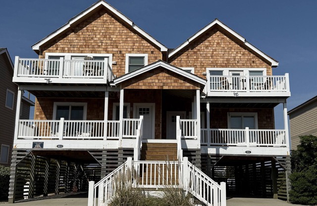 ☀️Oceanside getaway - pool & hot tub. August & Sept available!☀️