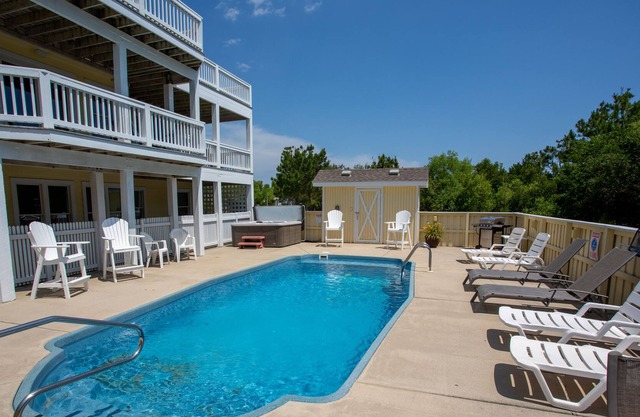 Oceanside in Corolla with private pool, hot tub & rec room with pool table