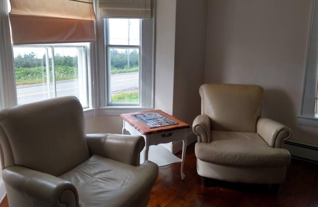 Oceanview, 1-2 Bedroom 1 Bath Oceanview Home