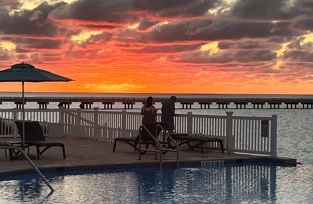 Oceanview 2 bed, 2 bath, steps away from clubhouse, beach and pool.