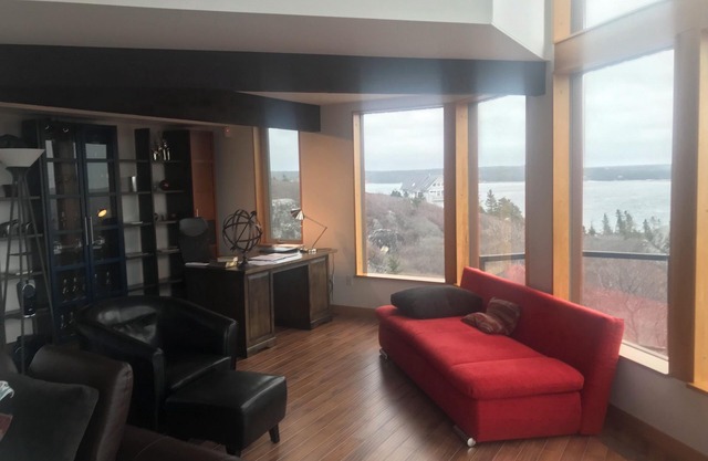 Oceanview 5 bdrm, 3 bath with Stunning Views near Peggy's Cove, East Dover