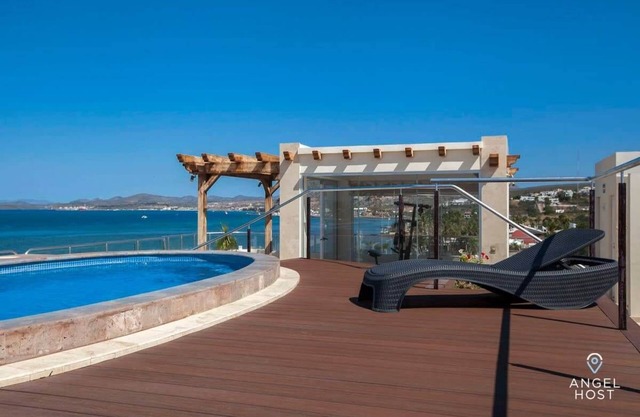 Oceanview Balcony, RoofPool, Steps to Malecón