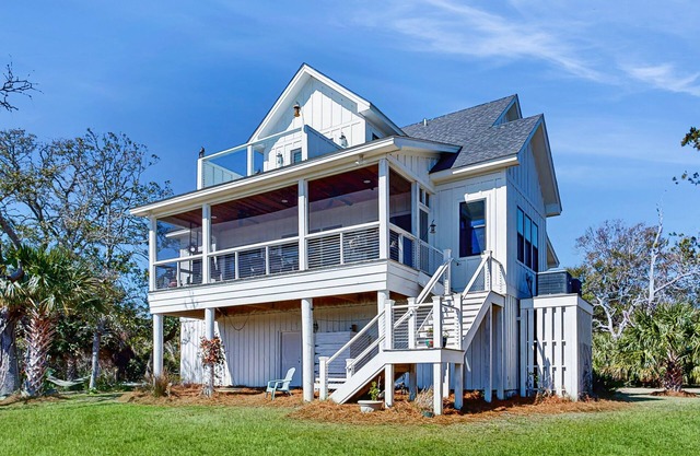 Oceanview home in Edisto Beach, fire pit, & well-equipped kitchen
