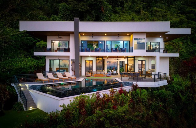 Oceanview Luxury Villa: 4 King Suites, Infinity Pool, Jacuzzi & Sunset Views