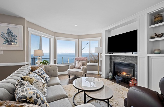 Oceanview Paradise in Great Location!