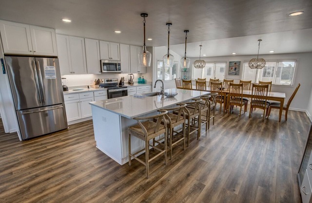 Oceanview,Private Pool,Slps16,dogs ok,close to beach,military discount