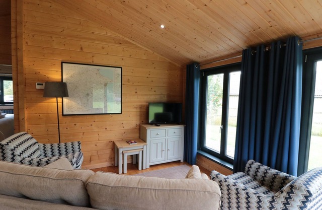 OCTON LODGE, family friendly, country holiday cottage in Nafferton