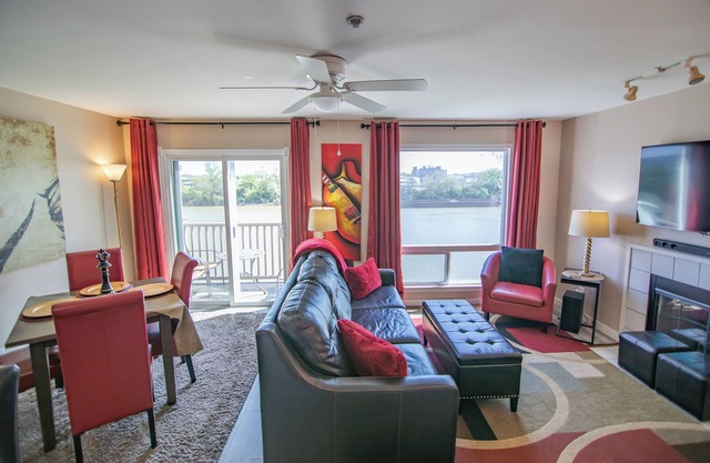 ❤️of DWTN on the RIVER♥️Walk 2 BROADWAY & ALL/🎶🎸/2KING BDS/2BA/Free PRKG/POOL