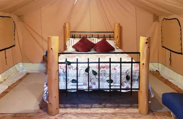Off grid glamping