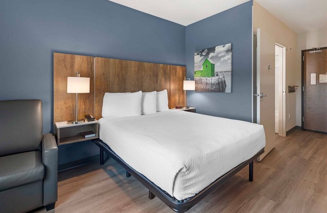 Off I-240 - Charming Suites with Full Kitchens & Ample Workspaces for Guests