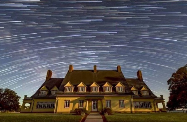 Off The Hook-New Luxury Cottage in the Heart of Corolla! Location is Fantastic!