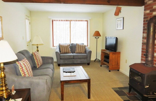 Official Seasons RMC Condo 15A - 2 Bedroom - sleeps 8 - Dog Fees