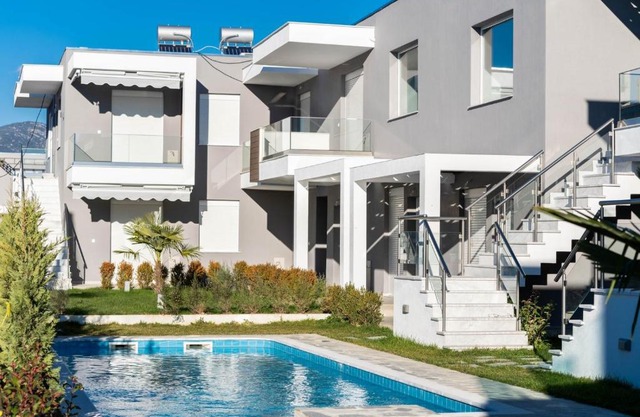 Ofrynio Luxury Apartments & Pool