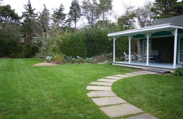Oh So Charming! 2 Bedroom Cottage in East Hampton Village.
