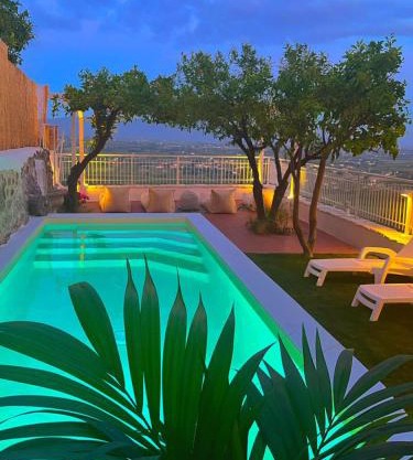 OIKOS Guesthouse & Rooftop