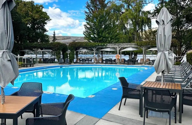 Okanagan Lakefront Condo 2 Bed/2 Bath