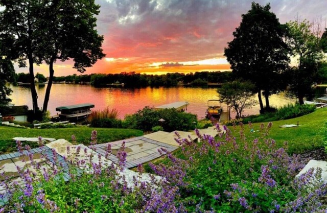 Okauchee Lake Home: 4BR/4 BA | Hot Tub |Lake Toys & Pontoon Rental