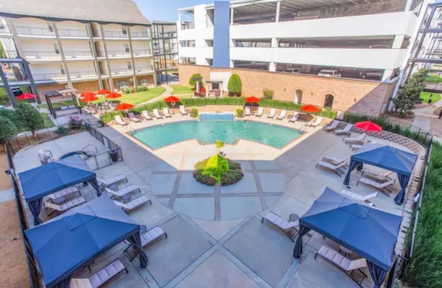 Oklahoma City "Oasis"🤩 *Pool*Cabanas*Firepit 😃