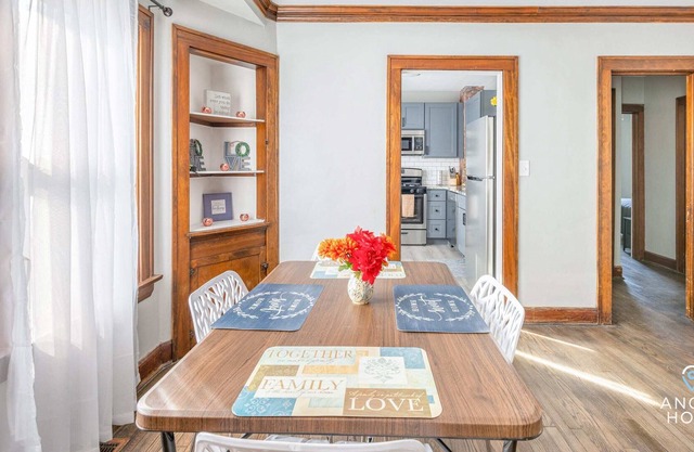 Old Brooklyn Duplex Apt, 2 Blocks to Ridge Park Sq