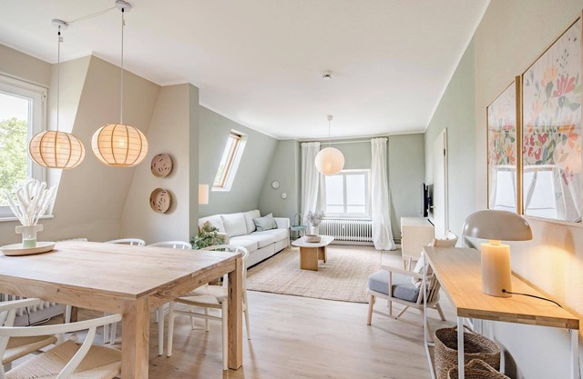 Old building apartment for up to 5 people "OPTI" in the Schanzenviertel - top floor