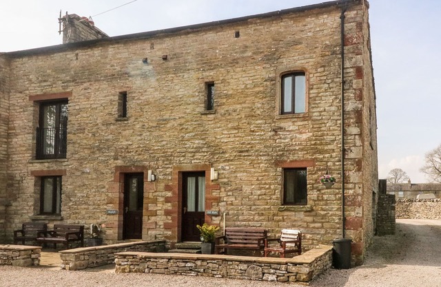 OLD BYRE COTTAGE, pet friendly, with a garden in Newbiggin-On-Lune