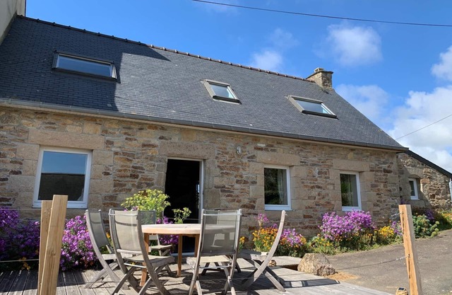 Old farmhouse 100m², quiet, 500 m from the beach, sleeps 6-9