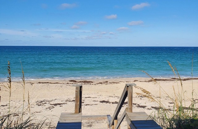 "Old Florida" Beachside Cottage
