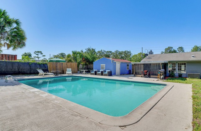 Old Florida Charm: Homosassa Home w/Lanai!
