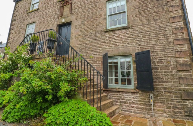 OLD METHODIST CHAPEL, pet friendly, with open fire in Flash